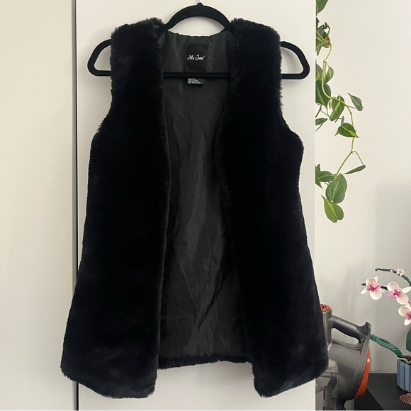 {Me Jane} 🔷 faux fur vest - Picture 1 of 3